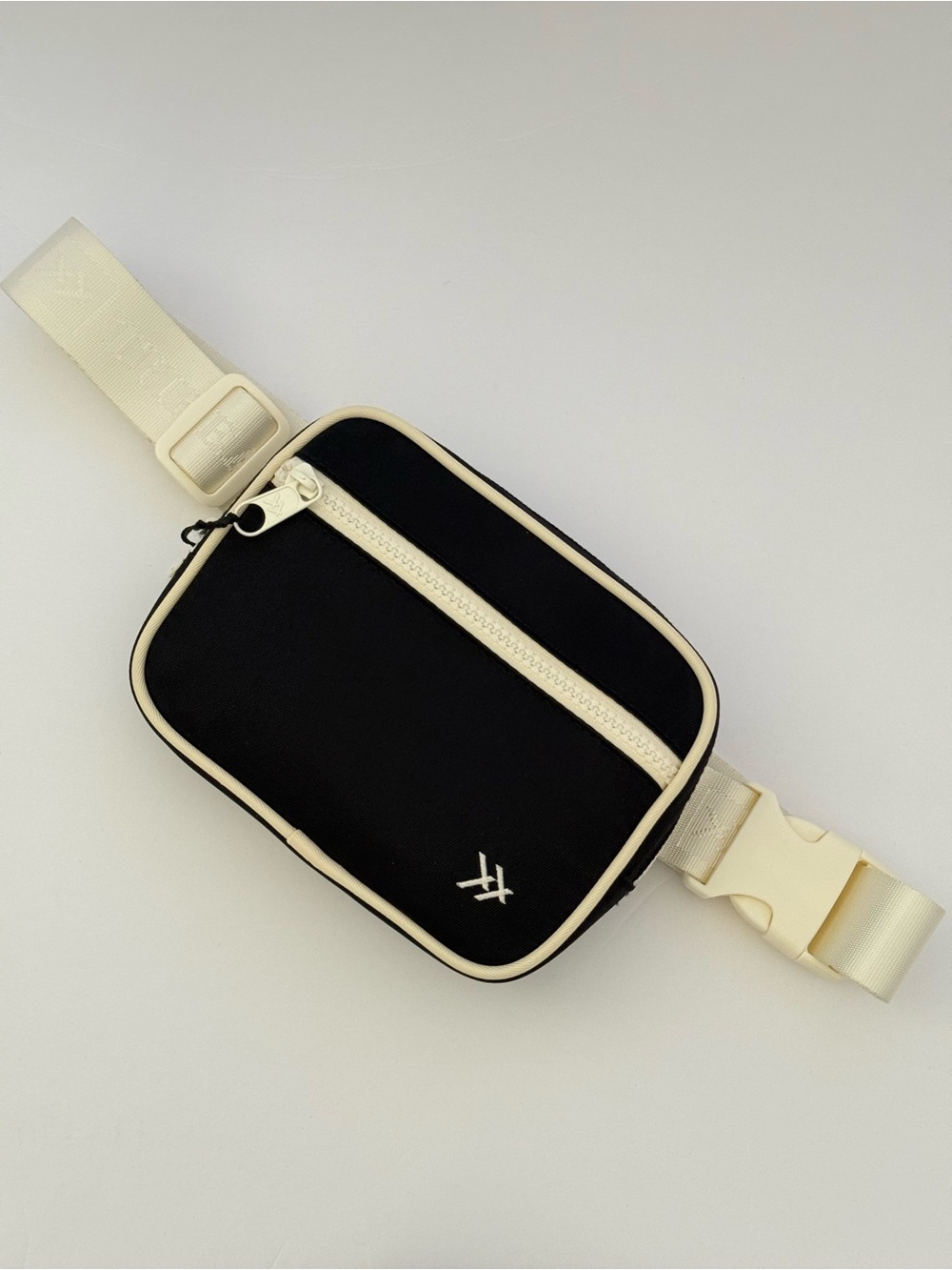 Tillys Thread Black Cream Belt Bag Fanny Pack Crossbody NWT